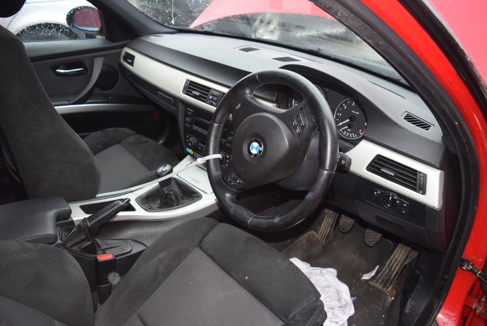BMW 3 (E90) 318 i 2006 – 6